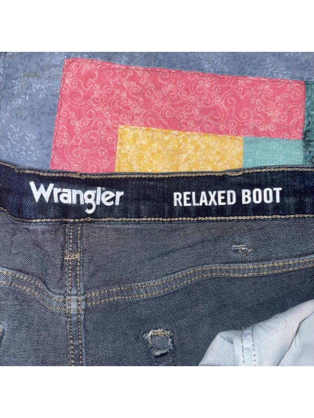 Wrangler Relaxed Boot Mens 36 x 30 Dark Wash Blue Denim Jeans Work or Casusl - Picture 6 of 9